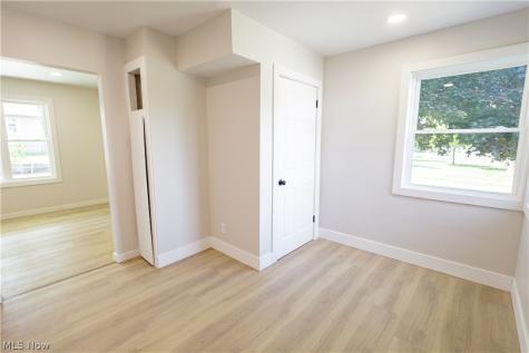 943 Erskine Avenue Akron OH 44306