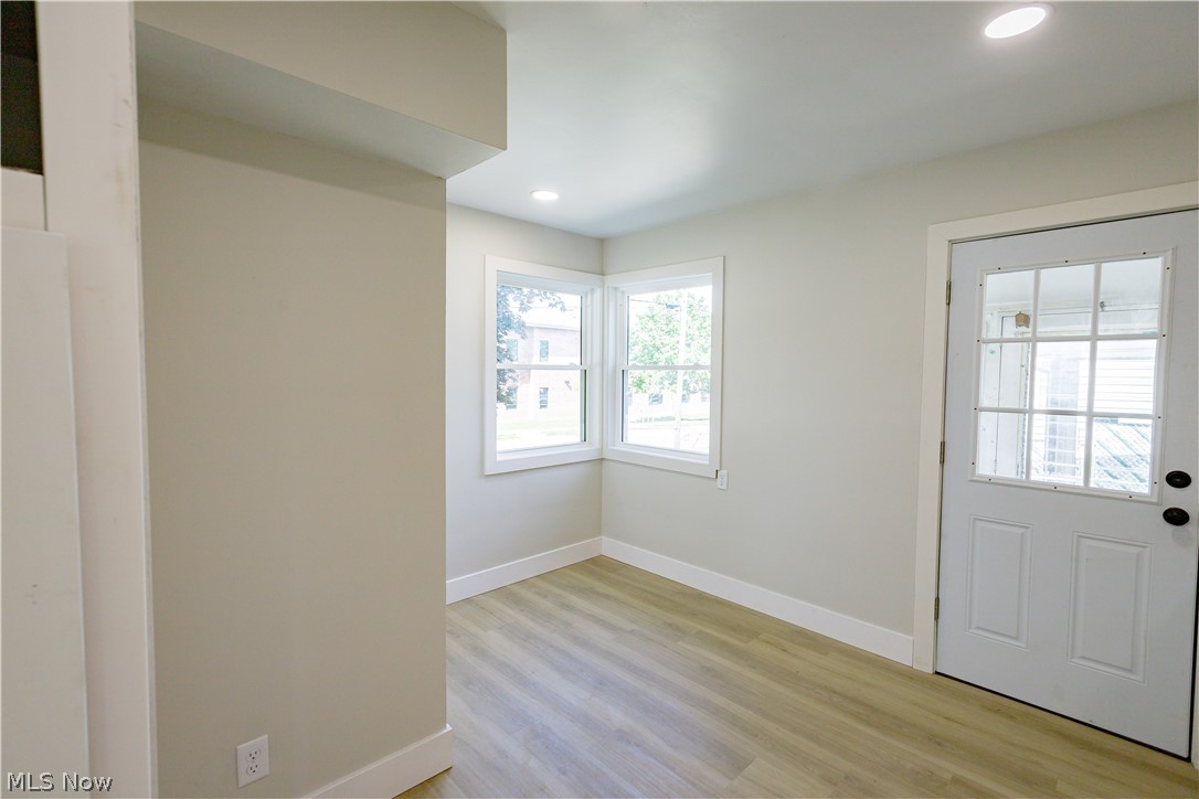 943 Erskine Avenue Akron OH 44306