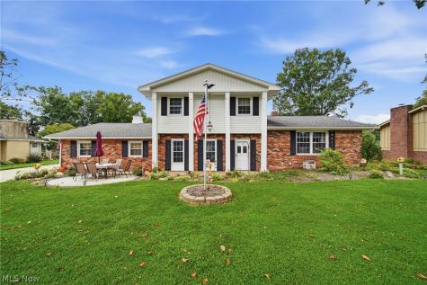 831 Oakcrest Lane NE Massillon OH 44646