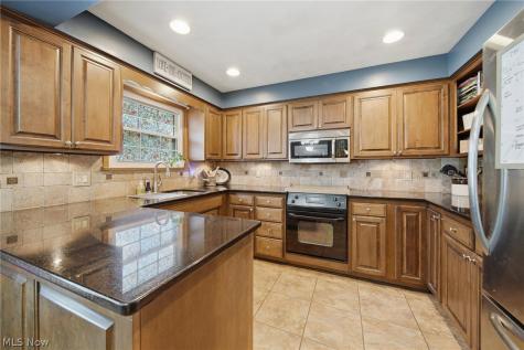 831 Oakcrest Lane NE Massillon OH 44646
