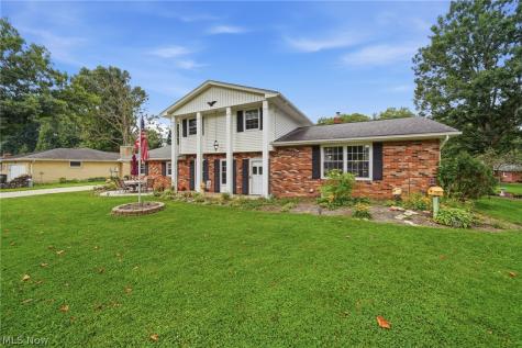 831 Oakcrest Lane NE Massillon OH 44646