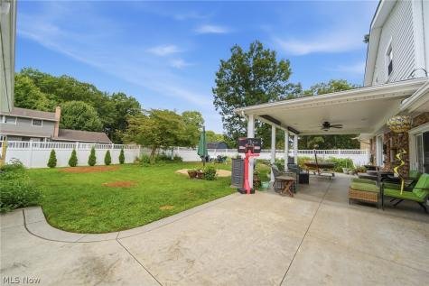 831 Oakcrest Lane NE Massillon OH 44646