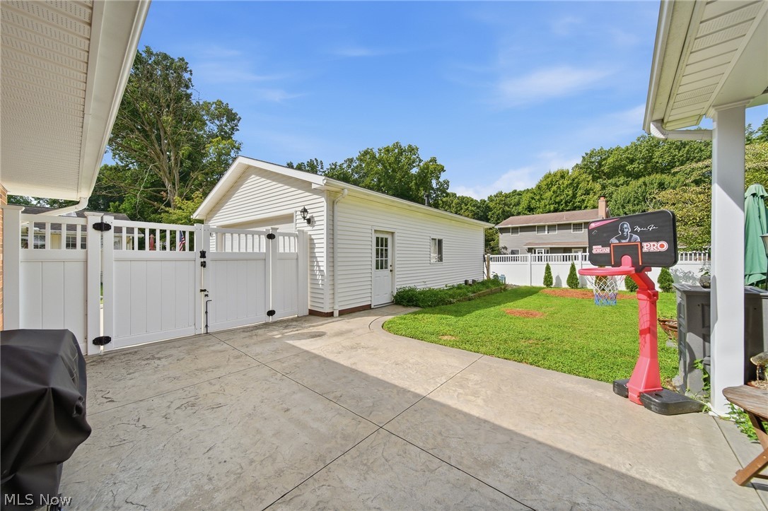 831 Oakcrest Lane NE Massillon OH 44646