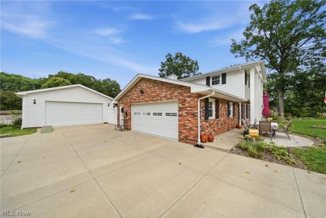 831 Oakcrest Lane NE Massillon OH 44646