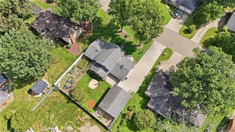 831 Oakcrest Lane NE Massillon OH 44646