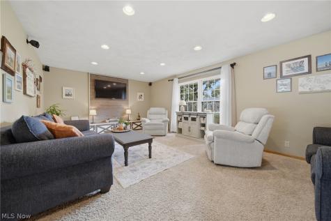 831 Oakcrest Lane NE Massillon OH 44646