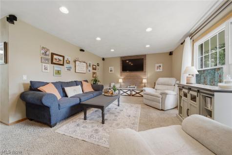 831 Oakcrest Lane NE Massillon OH 44646