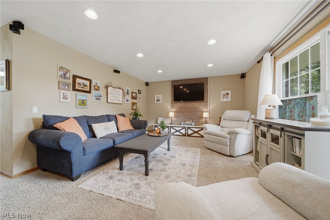 831 Oakcrest Lane NE Massillon OH 44646