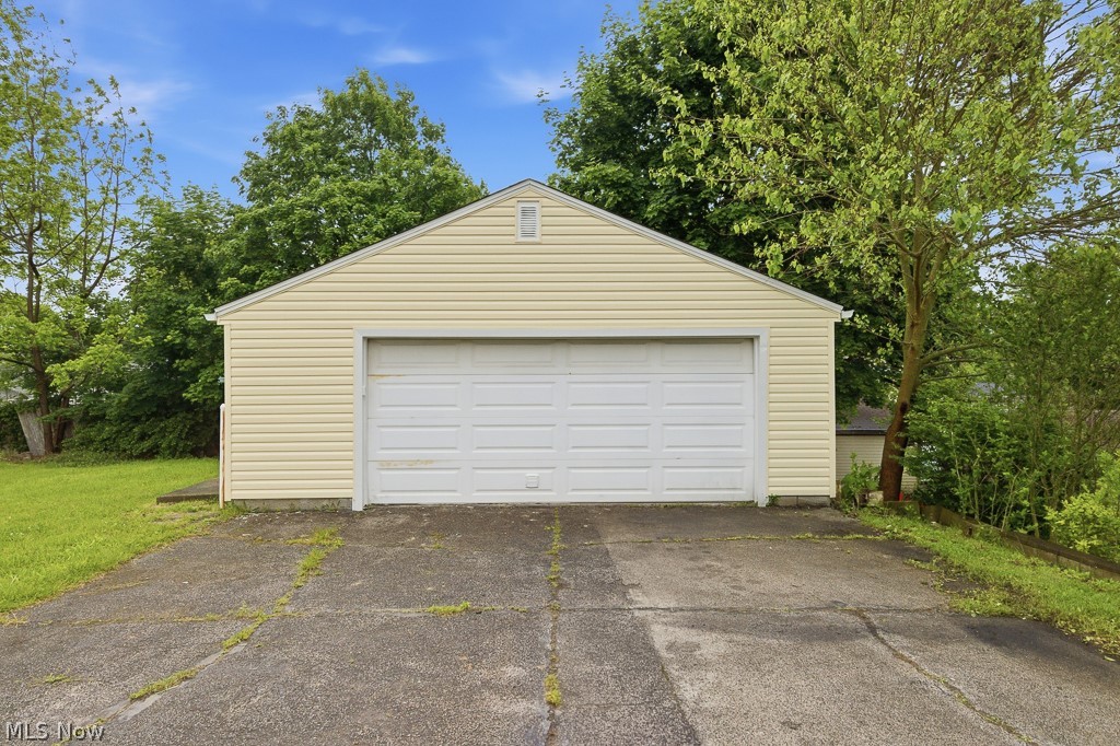 359 High Grove Boulevard Akron OH 44312