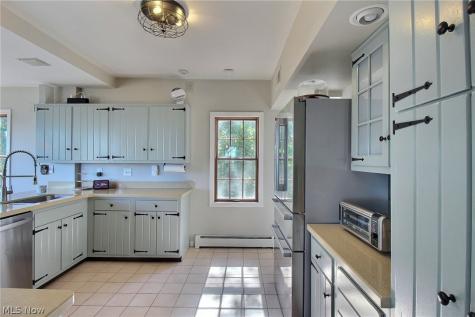 26534 Lake Road Bay Village OH 44140