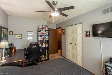 1458 Pepperwood Drive Niles OH 44446