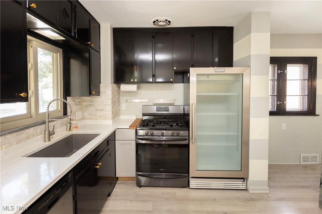 15615 Fernway Avenue Cleveland OH 44111