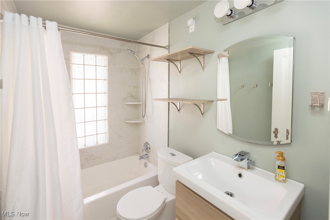 15615 Fernway Avenue Cleveland OH 44111