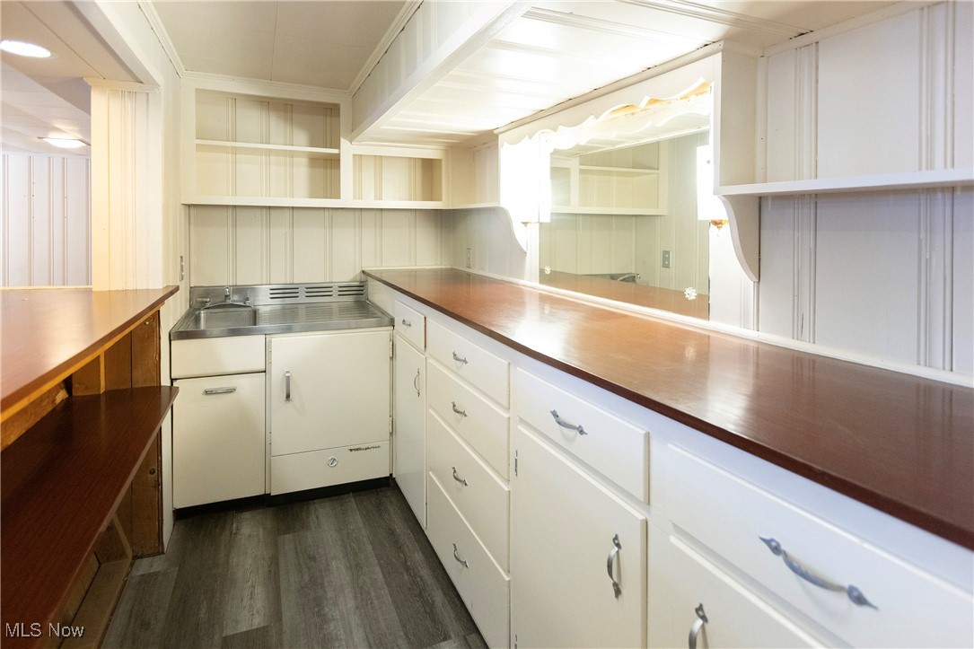 15615 Fernway Avenue Cleveland OH 44111