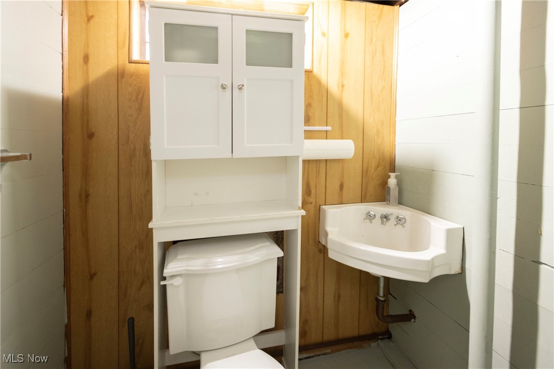 15615 Fernway Avenue Cleveland OH 44111