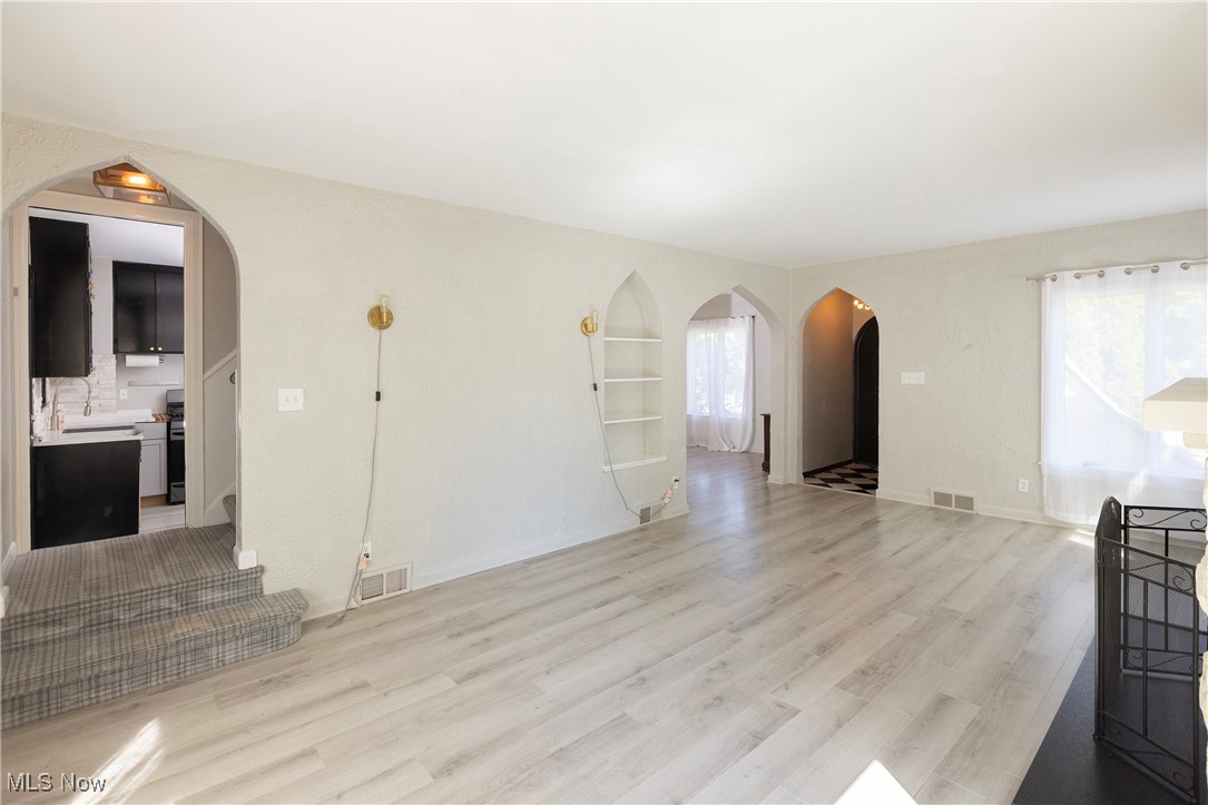 15615 Fernway Avenue Cleveland OH 44111