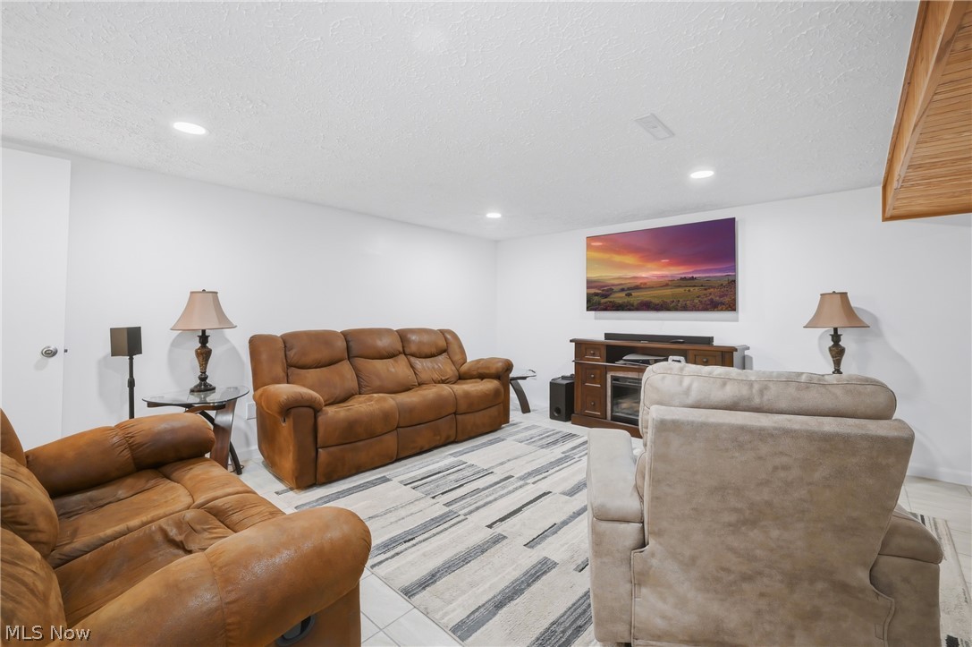 723 Dresden Drive Hubbard OH 44425