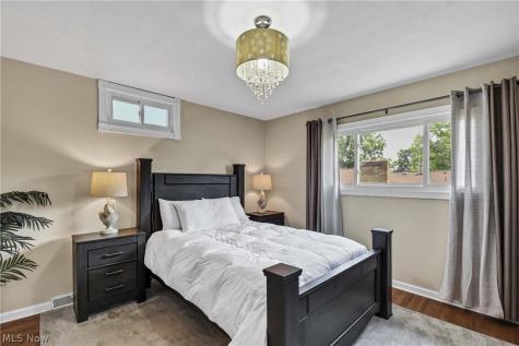 6815 Parkgate Oval Seven Hills OH 44131