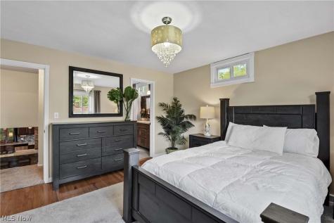6815 Parkgate Oval Seven Hills OH 44131