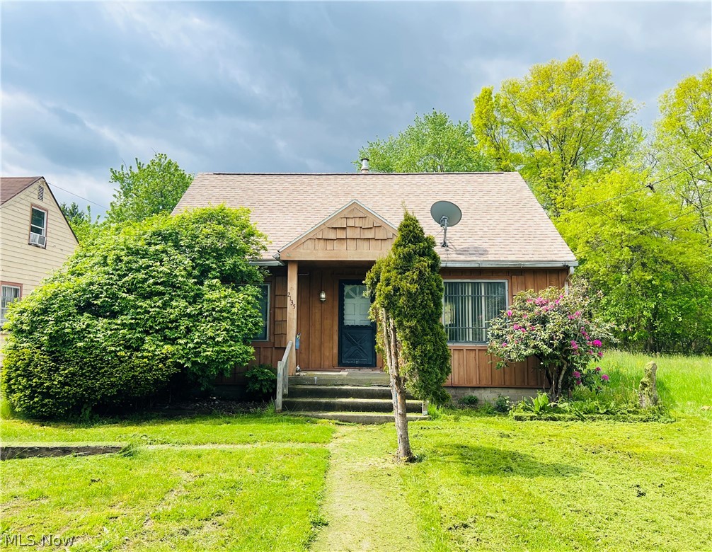 2135 Parkman Road NW Warren OH 44485