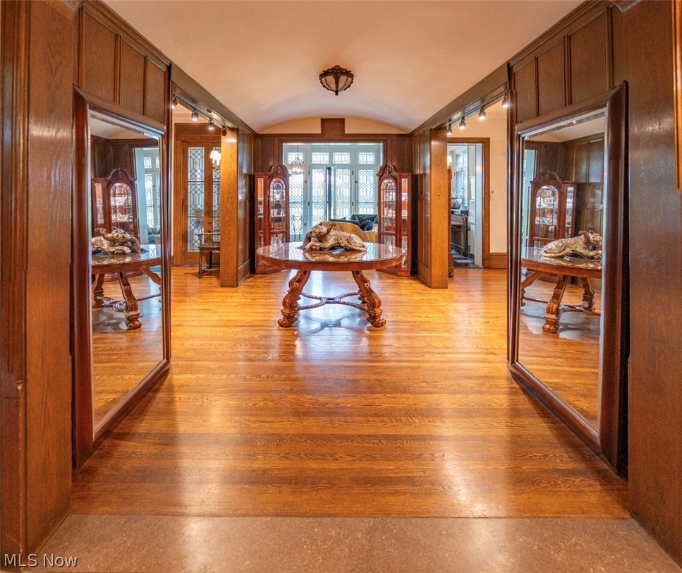 10494 Lake Shore Boulevard Bratenahl OH 44108