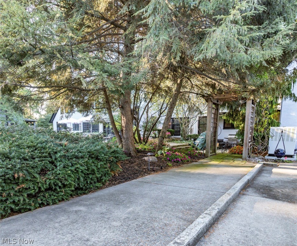 10494 Lake Shore Boulevard Bratenahl OH 44108