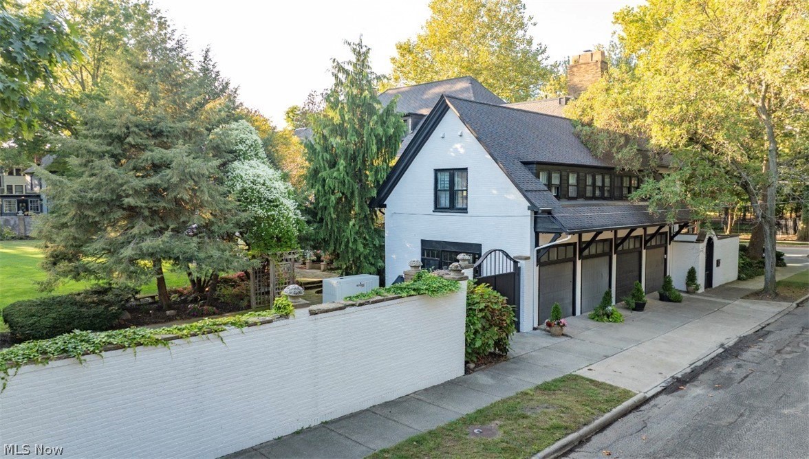 10494 Lake Shore Boulevard Bratenahl OH 44108