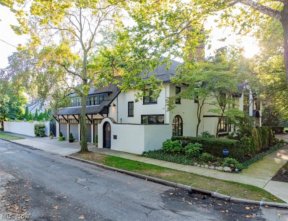 10494 Lake Shore Boulevard Bratenahl OH 44108