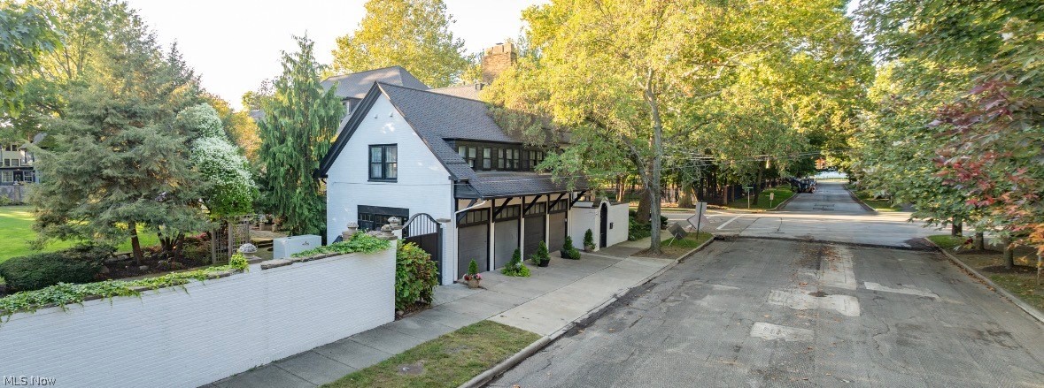 10494 Lake Shore Boulevard Bratenahl OH 44108