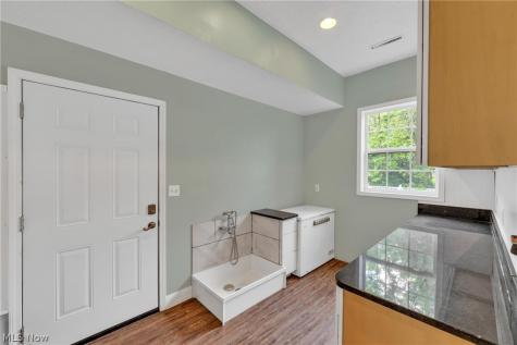 33932 Roberts Road Eastlake OH 44095