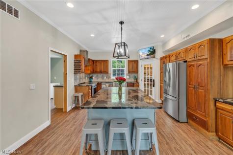 33932 Roberts Road Eastlake OH 44095