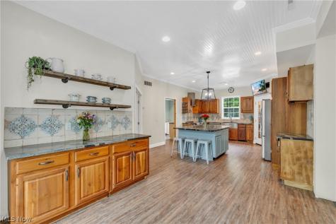 33932 Roberts Road Eastlake OH 44095