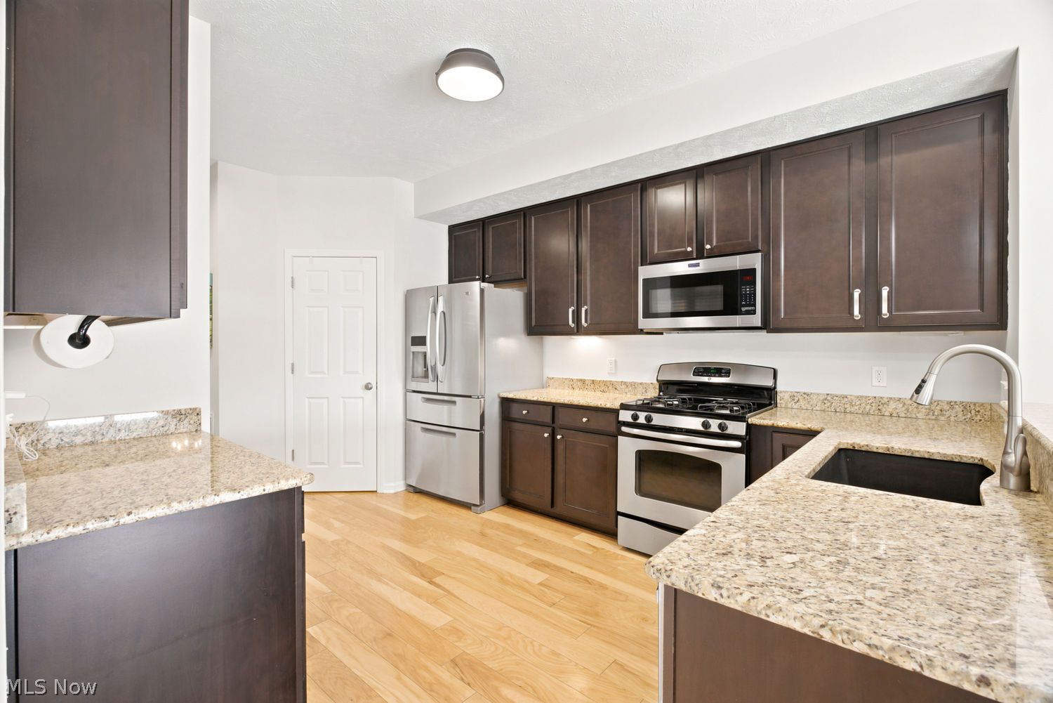 809 Bearing Court Amherst OH 44001