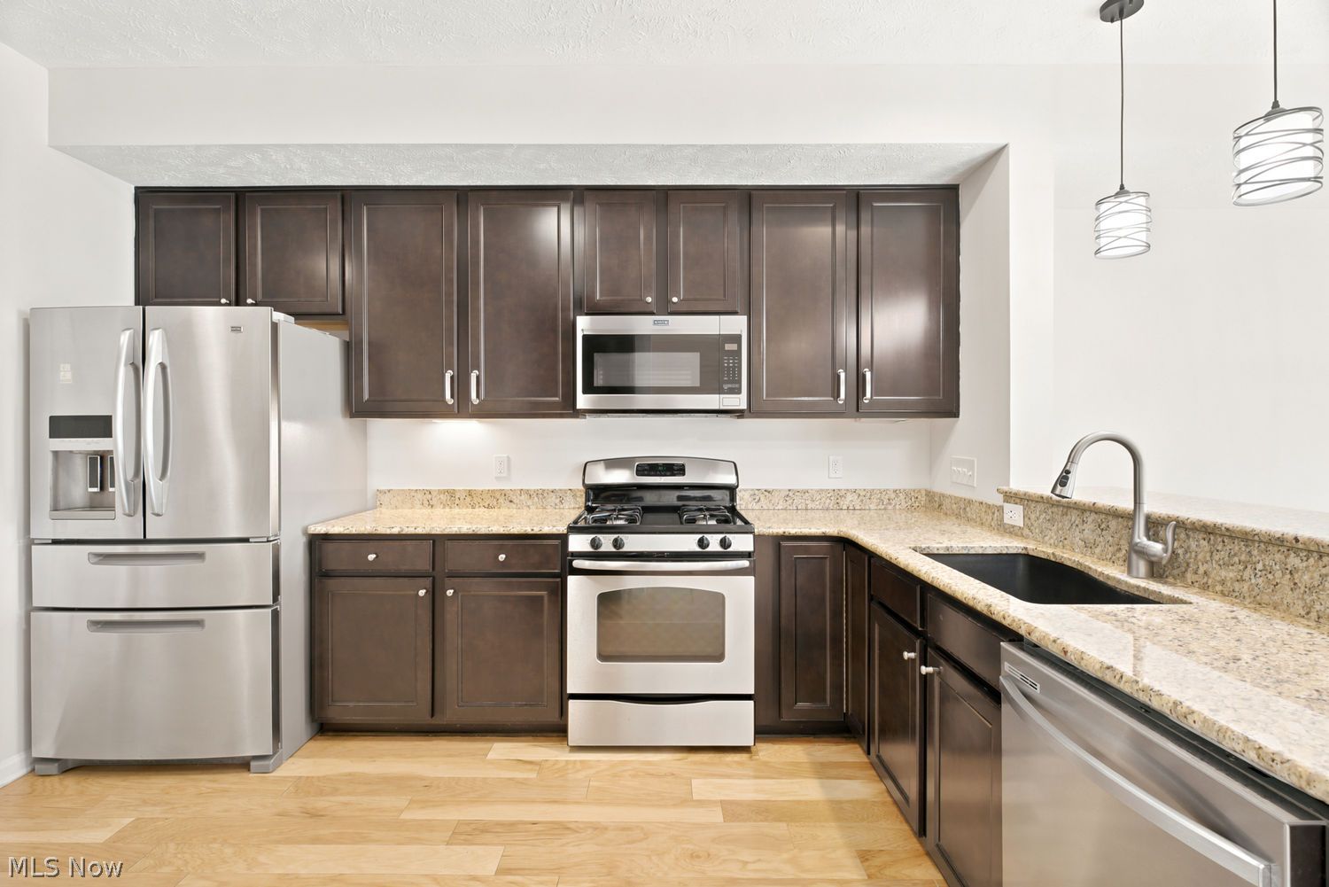 809 Bearing Court Amherst OH 44001