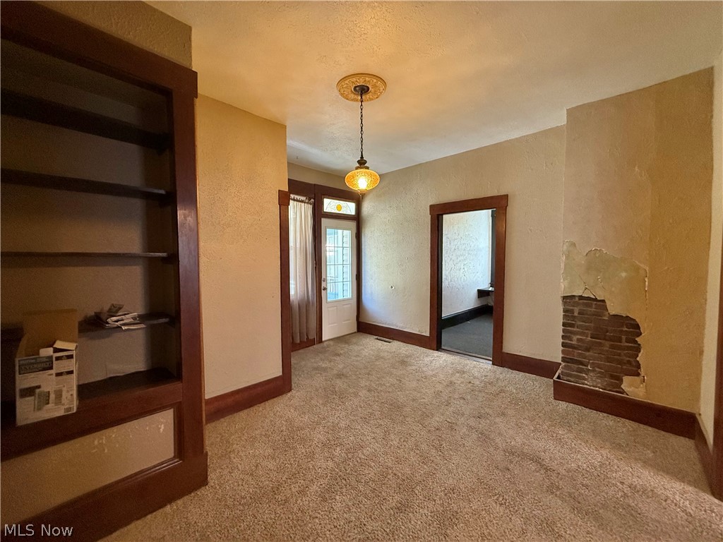 39 Duquesne Street Columbiana OH 44408