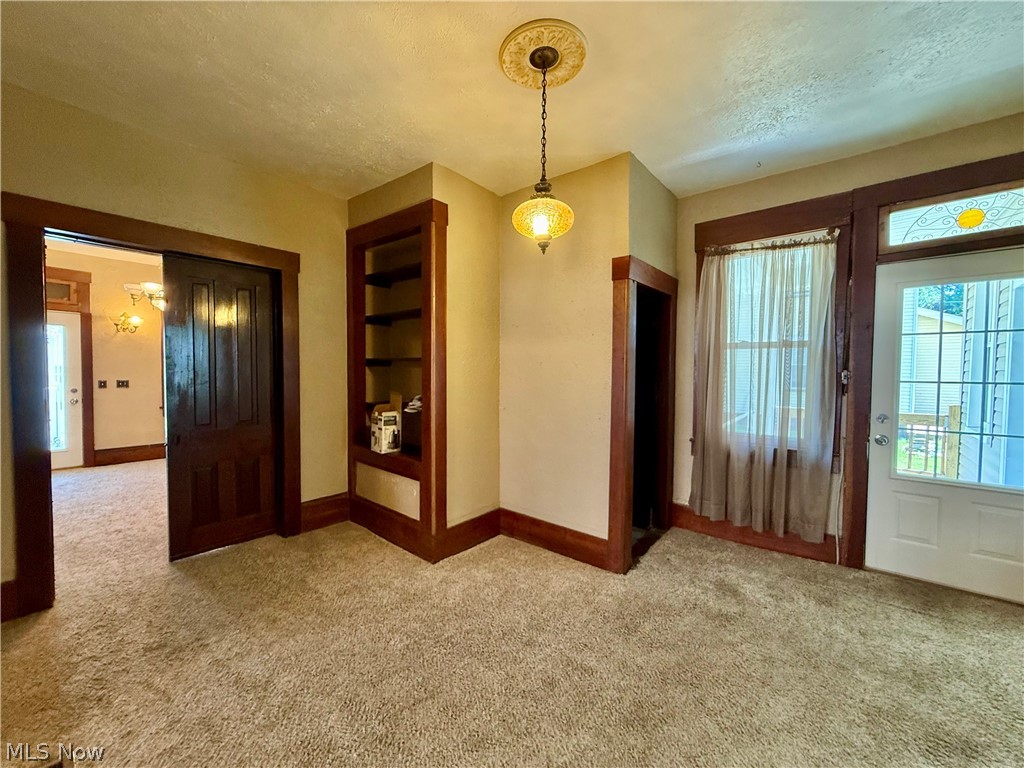 39 Duquesne Street Columbiana OH 44408