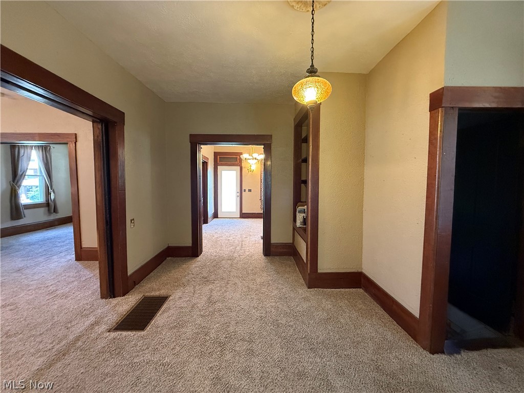 39 Duquesne Street Columbiana OH 44408