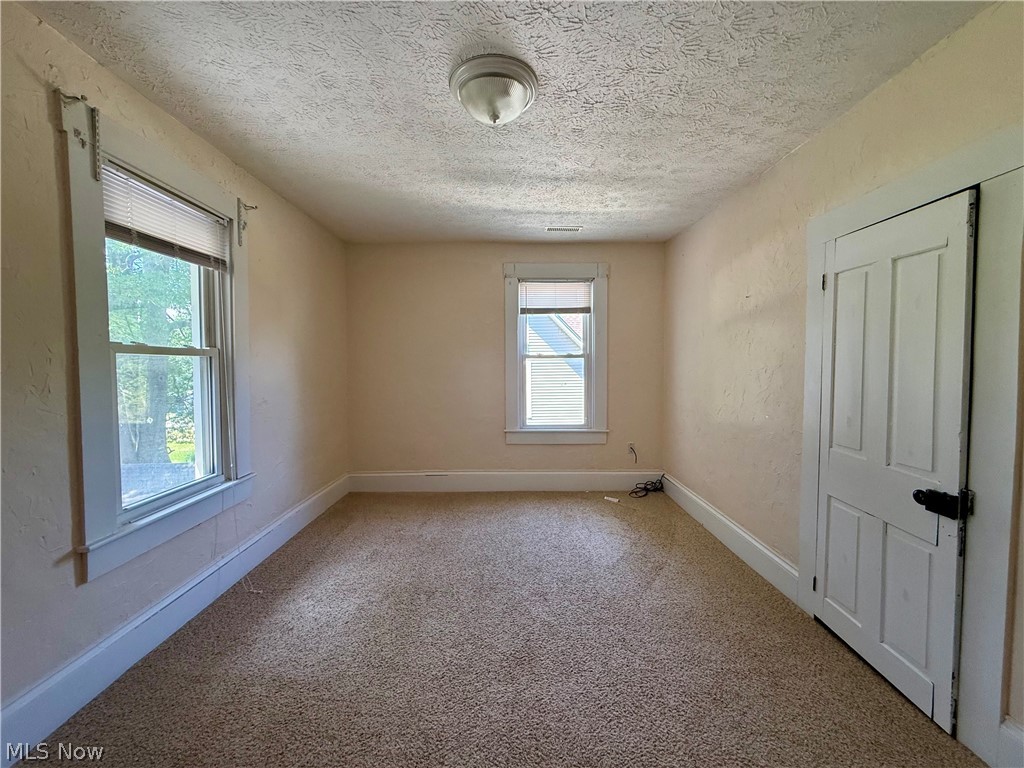 39 Duquesne Street Columbiana OH 44408