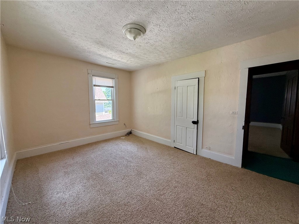 39 Duquesne Street Columbiana OH 44408