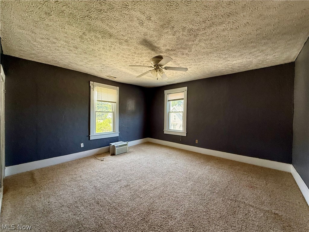 39 Duquesne Street Columbiana OH 44408