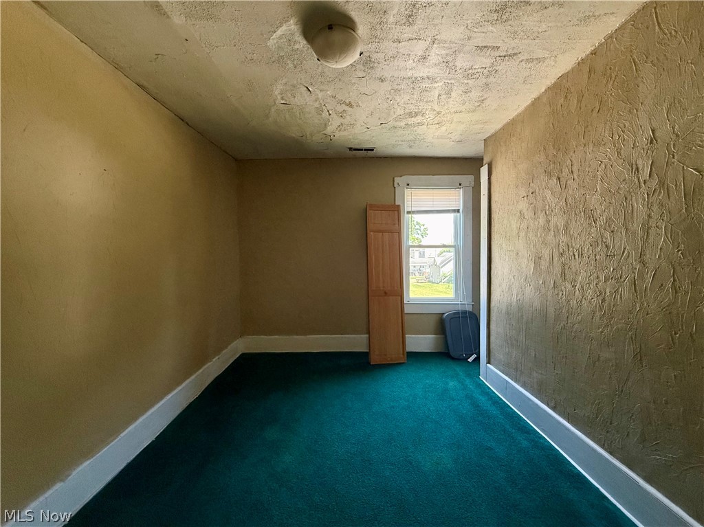 39 Duquesne Street Columbiana OH 44408