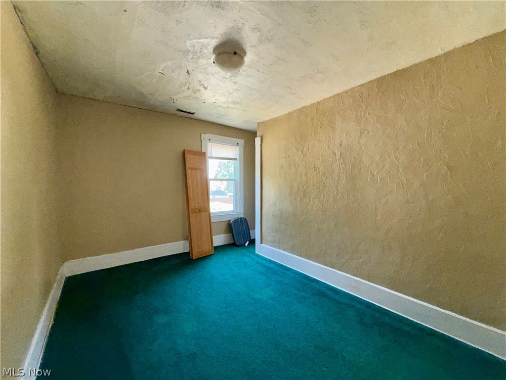 39 Duquesne Street Columbiana OH 44408