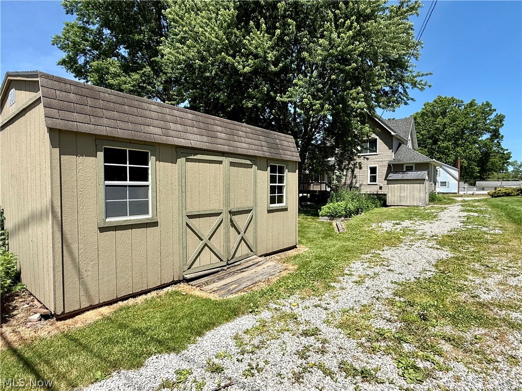 39 Duquesne Street Columbiana OH 44408