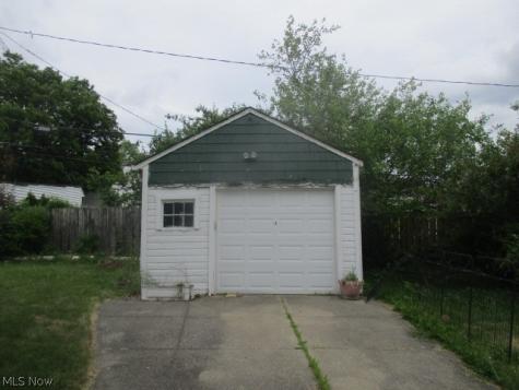 11805 Crofton Avenue Garfield Heights OH 44125