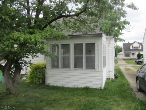 11805 Crofton Avenue Garfield Heights OH 44125