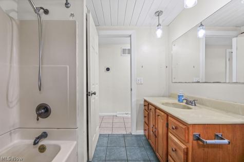 6410 Westmore Street Louisville OH 44641