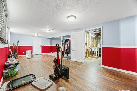 6410 Westmore Street Louisville OH 44641