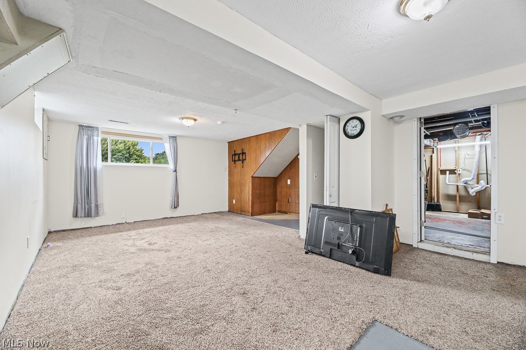 6410 Westmore Street Louisville OH 44641
