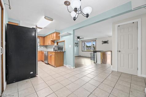 6410 Westmore Street Louisville OH 44641