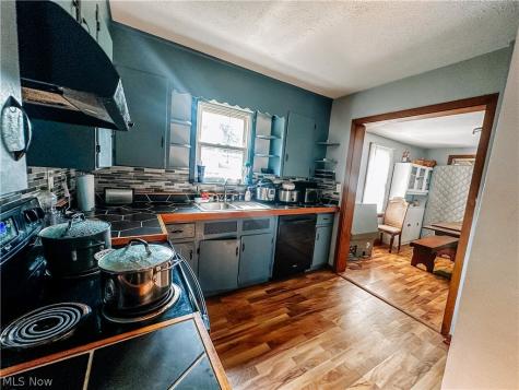 102 W Howe Road Tallmadge OH 44278